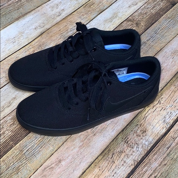 nike sb charge canvas on feet